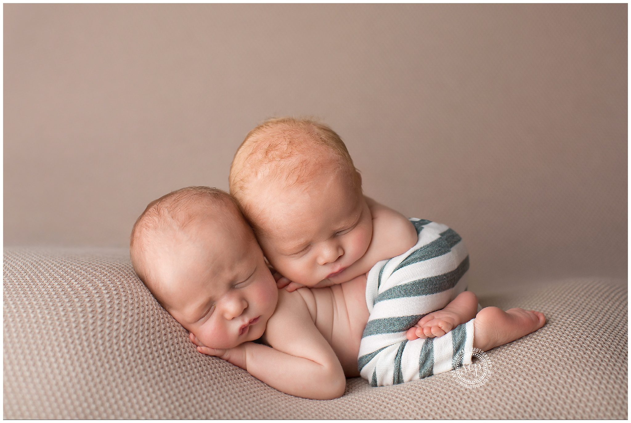 Twins Pictures newborn photos professional photographer 