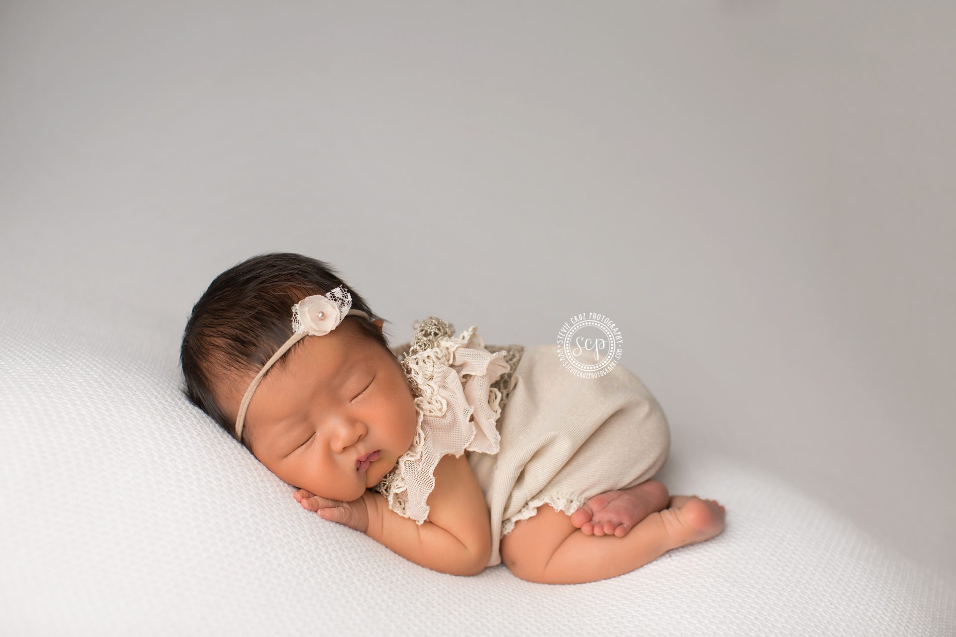 Vintage style outfits for baby girls newborn pictures 