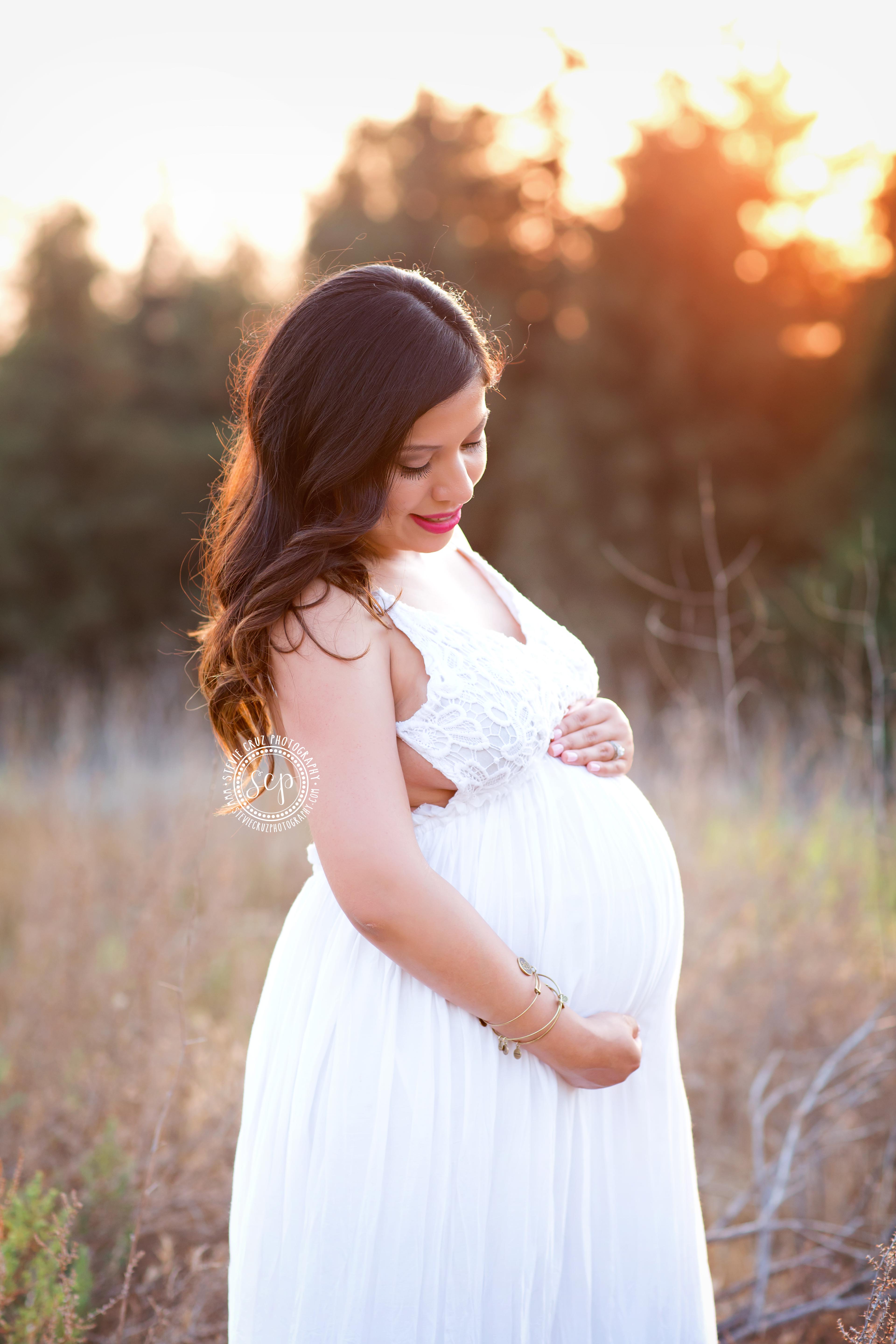 Beautiful Outdoor Maternity Photos Sunset Maternity Ideas