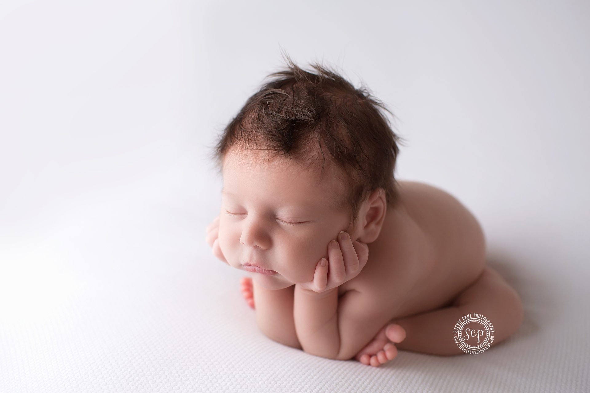 pose ideas for sleeping baby boy newborn photos 