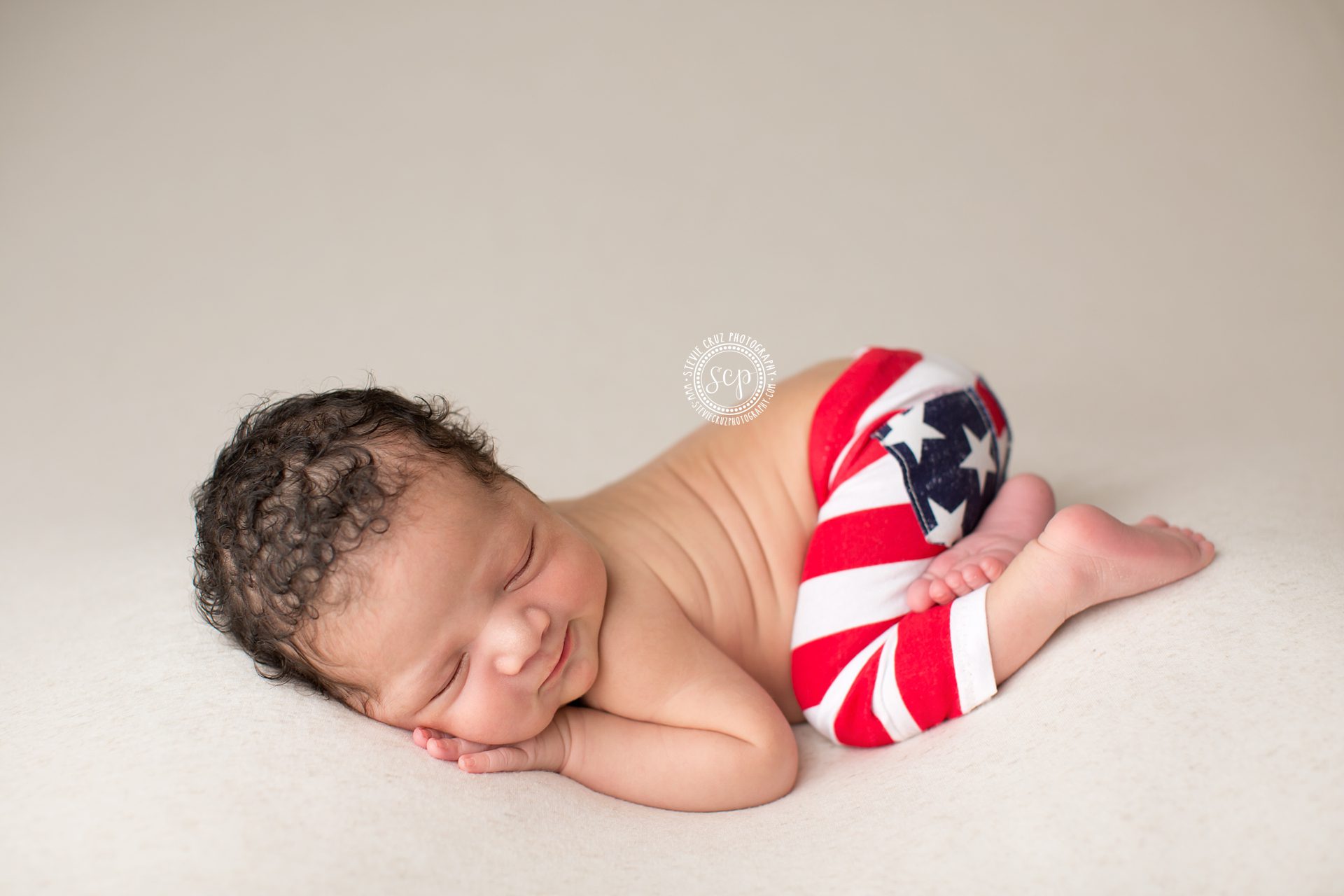 looking for newborn baby boy outfit ideas? check out this American flag pants, just perfect for newborn session 