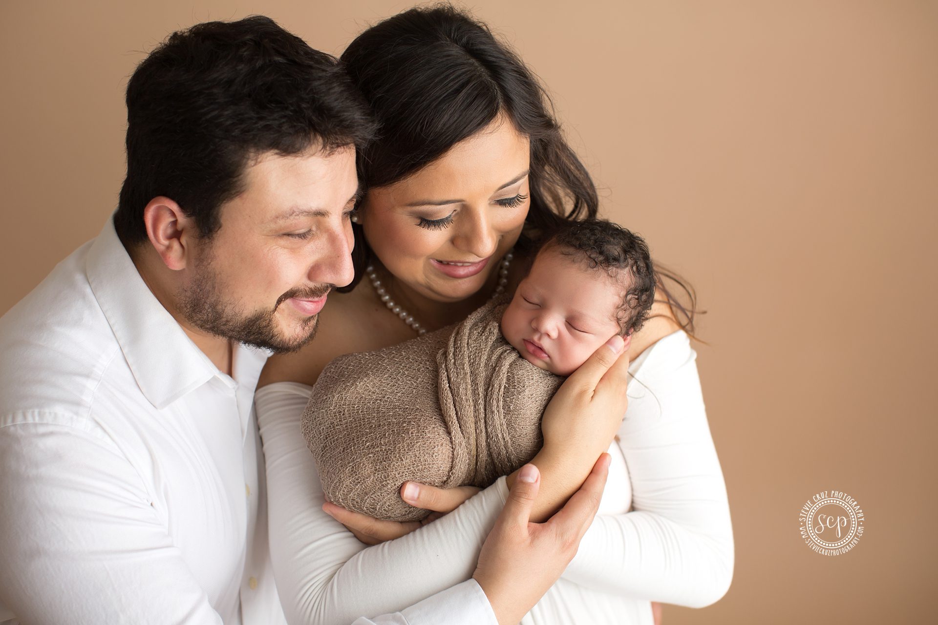 newborn baby pictures with parents- poses and ideas