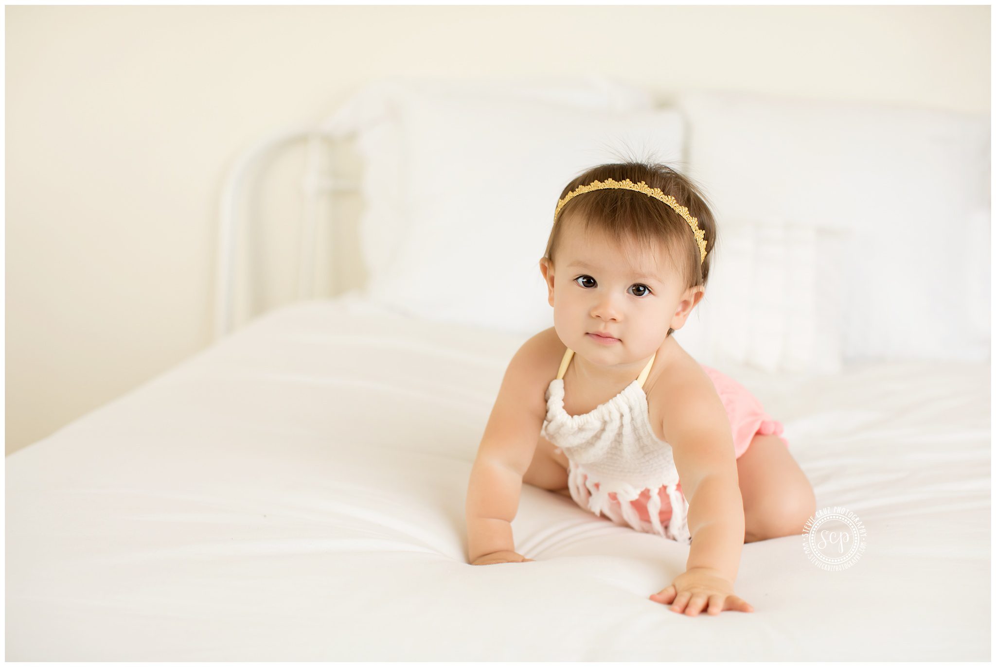 Orange county kids photographer offering in studio children pictures for first birthday 
