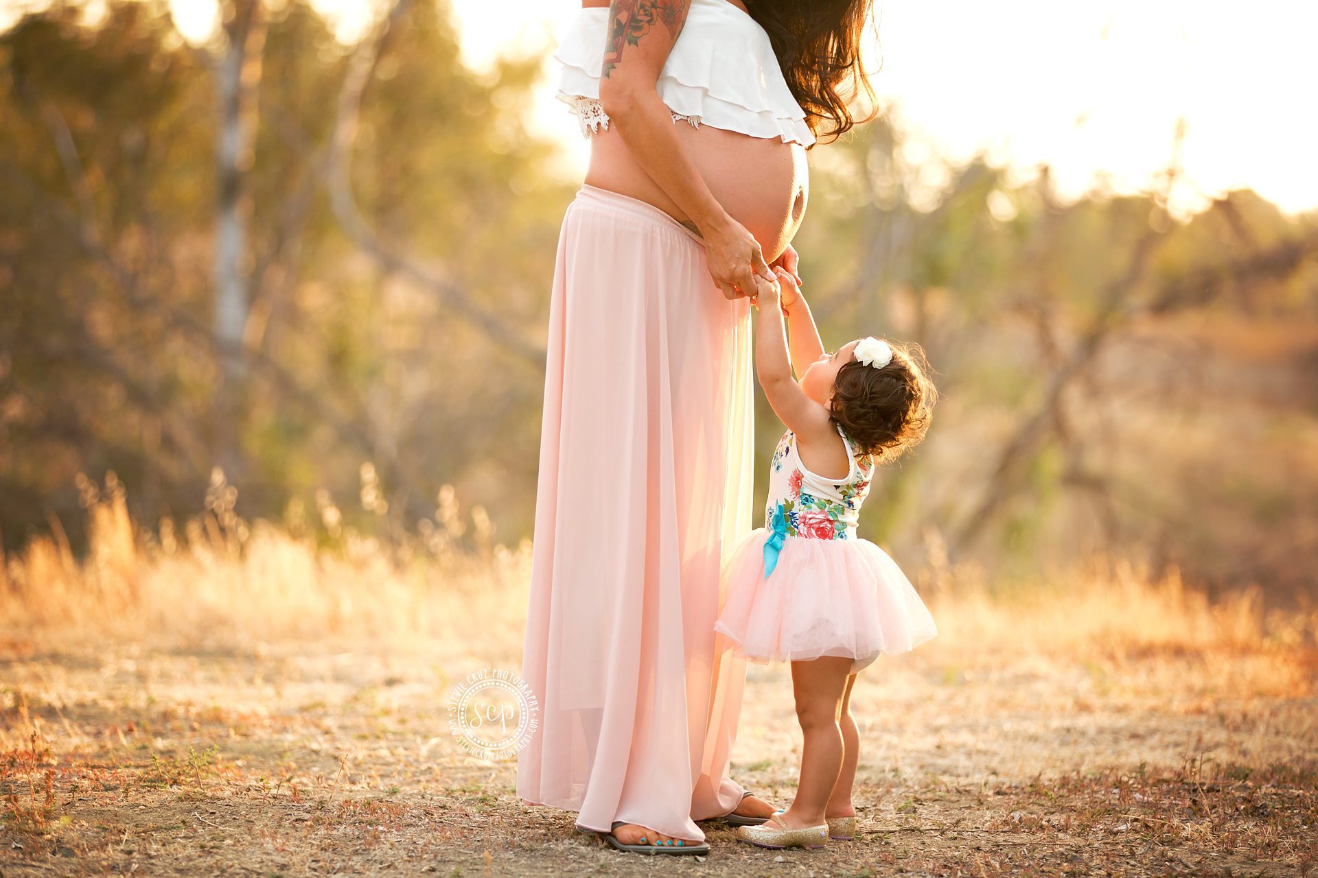 mommy and daughter matching outfits for maternity pictures. Photos taken in Orange County California 