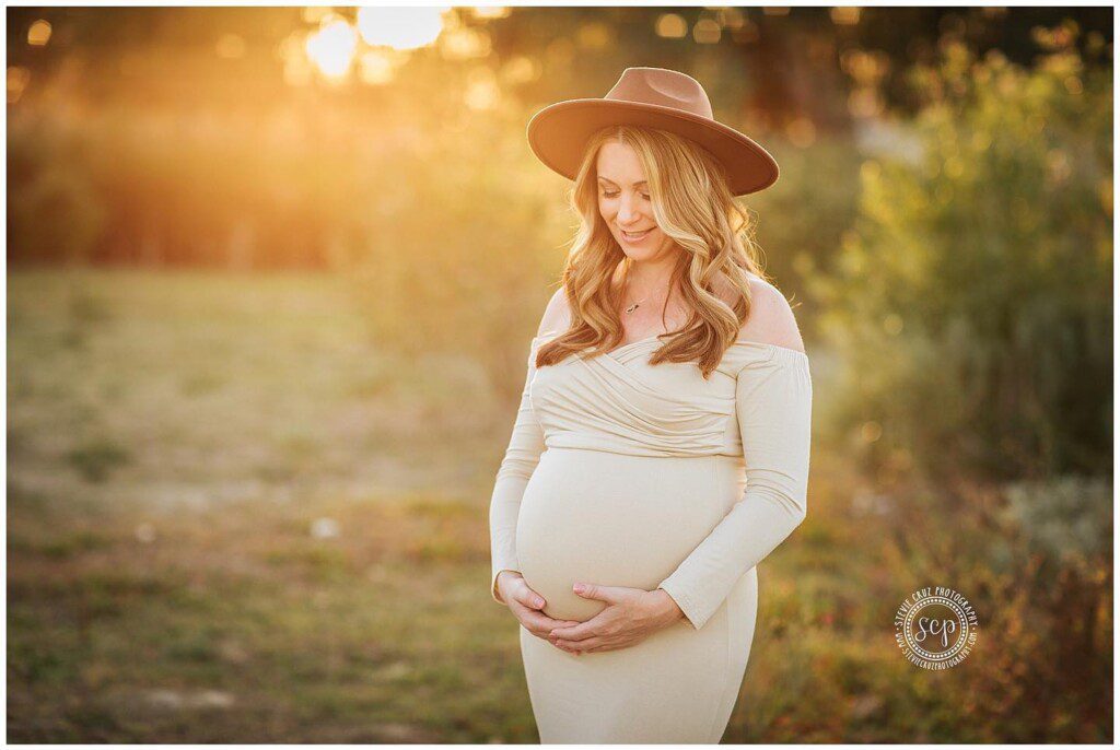 How stunning is this off the shoulder white dress used for this maternity photo session outdoors? Love it. And this California light is so beautiful. 