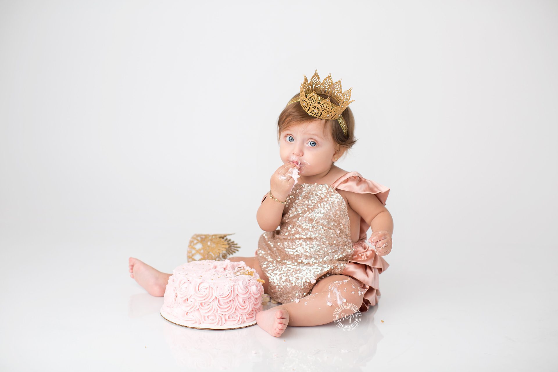 cake smash pictures of little girl 